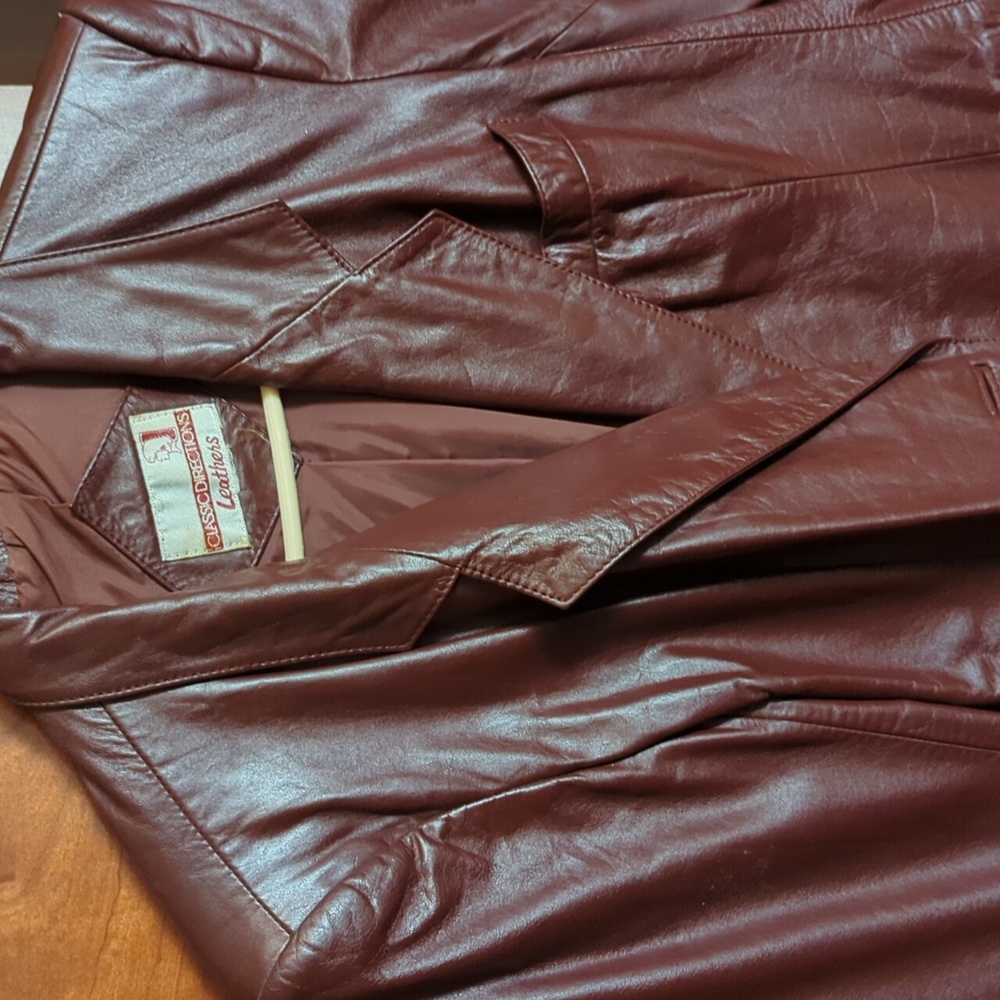 Women's Maroon Vintage Jacket. Large. SALE  MAROON NOT BROWN  NO MAROON BUTTON.